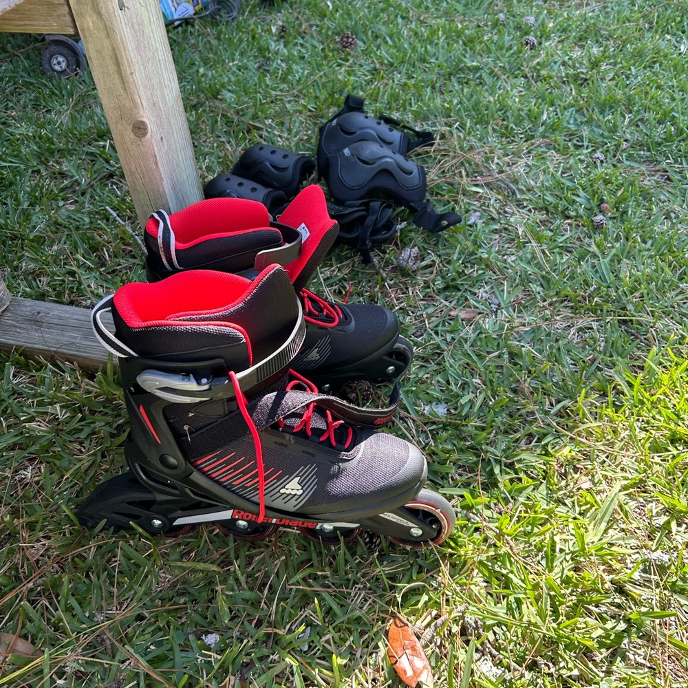 Rollerblades - Used Twice - comes with set of pads